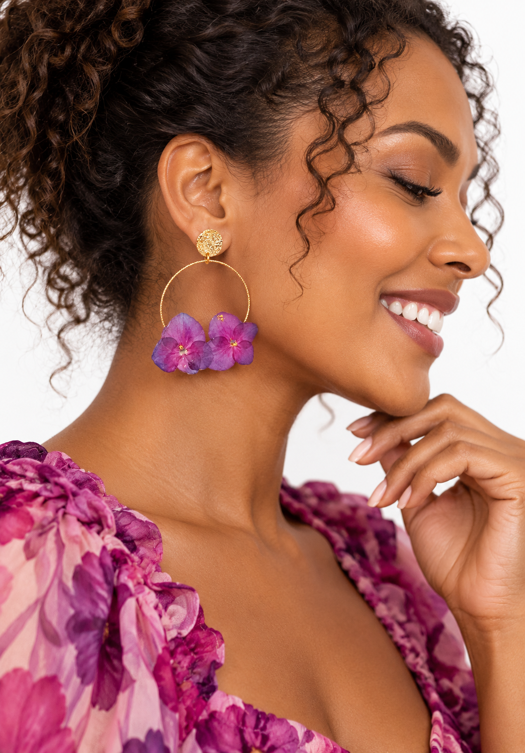 Boucles d'oreilles Violette – hortensias séchées et plaqué or